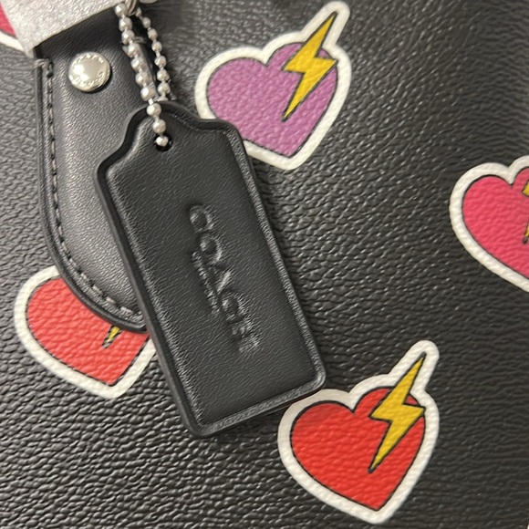 NWT - Coach Gallery Tote Bag With Heart Bolt Print - Picture 4 of 12